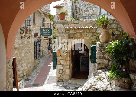 Rue Pavée, Èze, Côte d'Azur, Alpes-Maritimes, Provence-Alpes-Côte d'Azur, France Banque D'Images