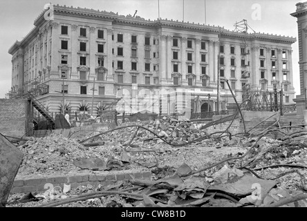 Hôtel Fairmont San Francisco en 1906 après le grand tremblement de terre. Des signes de dommages causés par l'incendie mais la construction est toujours debout et est en usage aujourd'hui. Banque D'Images