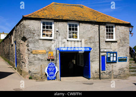 Les pêcheurs de Port Isaac Co-Operative Ltd Cornwall magasin de poisson Banque D'Images