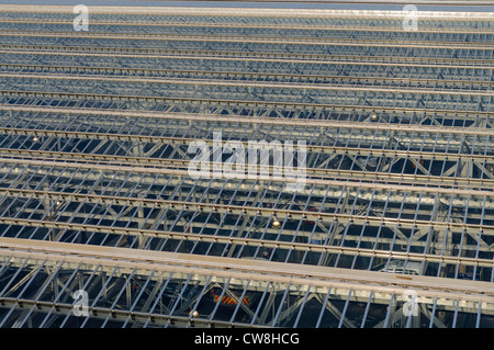 Toit de verre de la gare de Waverley, Édimbourg (photographié à partir d'un sentier public) Banque D'Images