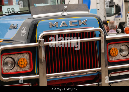 La calandre d'un camion Mack américain/camion Banque D'Images