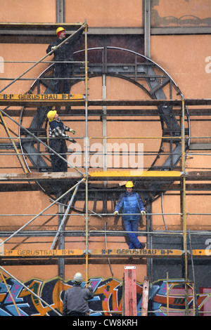 Travailleur de la construction sur l'échafaud au Palais de la République Banque D'Images