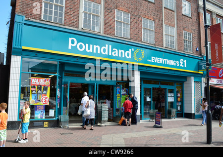 Poundland Store Front, Walthem cross Banque D'Images