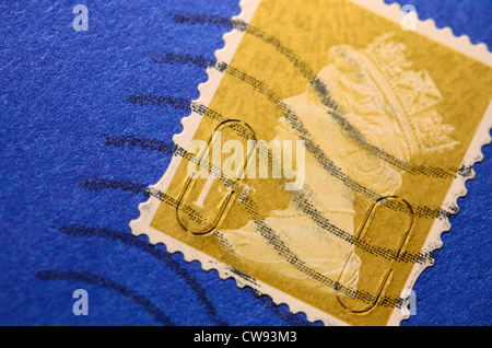 First Class UK Stamp sur lettre Banque D'Images