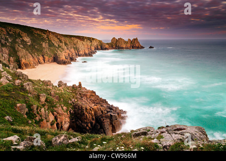 Logan Rock ; de Pendnavounder, Cornwall, UK Banque D'Images