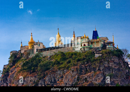 Le Myanmar, Birmanie. Monastère du mont Popa. Banque D'Images