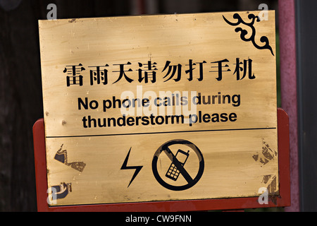 Inscrivez-avertissement de ne pas utiliser leur téléphone portable pendant les orages à Beijing, Chine Banque D'Images