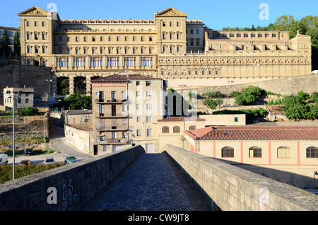 Couvrant l'Église la grotte où saint Ignace de Loyola écrit ses exercices spirituels à Manresa Banque D'Images