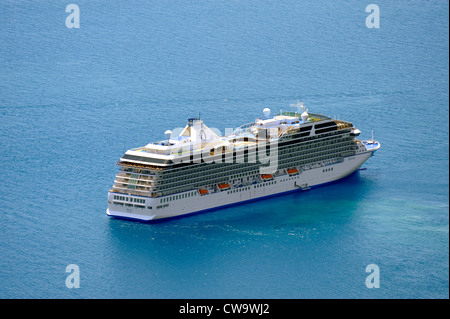 Bateau de croisière Taormina Sicile Mer Méditerranée Island Banque D'Images