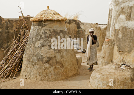 Femme de chambre Talensi composé, Tongo, Bhana Banque D'Images