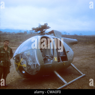 1er Escadron, 9e Cavalerie sabres croisés hélicoptère OH-6 nose art militaire US Army United States Banque D'Images