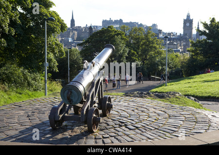 Cannon portugais a gagné dans la guerre birmane sur Calton Hill surplombant edimbourg ecosse uk united kingdom Banque D'Images