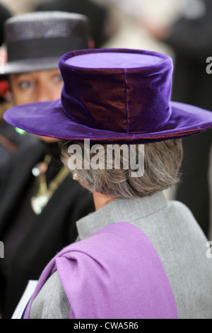 Paris, des femmes avec chapeau à l'hippodrome Longchamp Banque D'Images