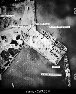 Crise des missiles de Cuba : reconnaissance américaine photo de missiles soviétiques à Cuba, Port naval de Mariel, le 8 novembre 1962. Avec la permission de : Banque D'Images