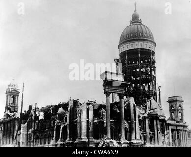 L'Hôtel de ville de San Francisco après le tremblement de terre de 1906 et les incendies. Avec la permission de : Archives CSU/Everett Collection Banque D'Images