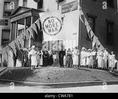 Les femmes de la Ligue nationale pour les limitations de l'armement démontrant à Washington DC en 1922. Les limites de l'armement Banque D'Images