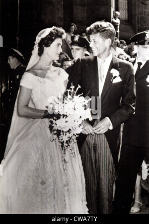 Jacqueline Bovier et John F. Kennedy's wedding à Newport, Rhode Island, en 1953.. Avec la permission de la CSU : Archives / Everett Collection Banque D'Images