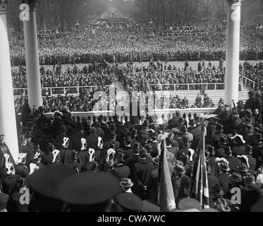 Le président Calvin Coolidge (1872-33) en donnant son adresse inaugurale à l'US Capitol en mars 1925. Banque D'Images