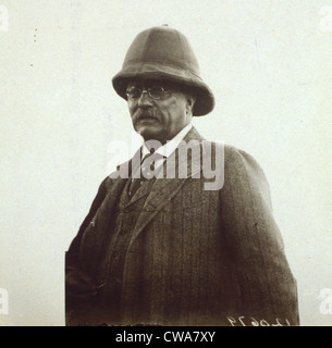 Theodore Roosevelt portant un casque colonial durant son expédition d'Afrique 1910. Banque D'Images