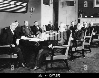 Woodrow Wilson (1856-1924) et son premier Cabinet en 1913. À sa gauche est William McAdoo, Sec. de bons du Trésor, et à Banque D'Images