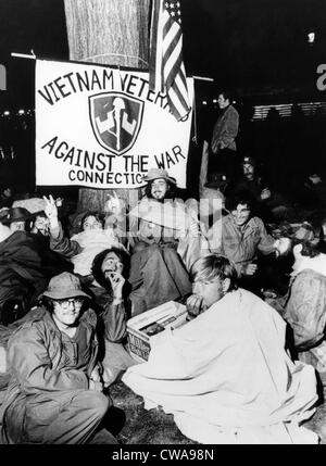 Les anciens combattants de la guerre du Vietnam au pied de la colline du Capitole pour protester contre la guerre, Washington DC, avril, 22, 1971. Avec la permission de : CSU Banque D'Images