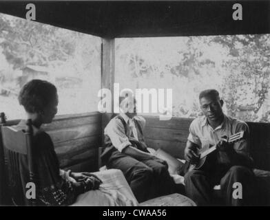 Zora Neale Hurston, Rochelle français, et Gabriel Brown, en Floride, d'Eatonville au cours d'une expédition d'enregistrement en 1935. Photo Banque D'Images