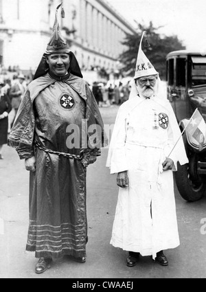 Les DIRIGEANTS DU KU KLUX KLAN DÉFILÉ DE LA CONVENTION Le Dr Hiram Wesley Evans, Imperial Wizard of the Ku Klux Klan, et J. M. Frezier Banque D'Images