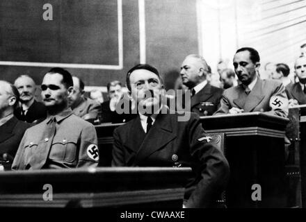 Rudolf Hess et Adolf Hitler pendant la session du Reichstag à laquelle Hitler donna son dernier avertissement pour l'Empire britannique. Assis Banque D'Images