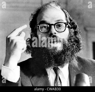 Poète Beat Allen Ginsberg, témoigne devant un Sénat la délinquance juvénile subcomittee, 14 juin, 1966. Avec la permission de : CSU Banque D'Images