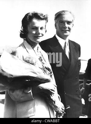 Le Premier ministre britannique Anthony Eden avec femme, Clarissa, ca. 1955. Avec la permission de la CSU : Archives / Everett Collection Banque D'Images