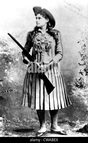 Annie Oakley, (aka : Phoebe Anne Oakley Moïse), à l'âge de 32 ans, à Londres, Angleterre, 1892. Crédit : Archives CSU/Everett Collection Banque D'Images