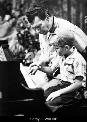 L'enseignement de Dave Brubeck son fils jouer du piano ca.1950 Banque D'Images