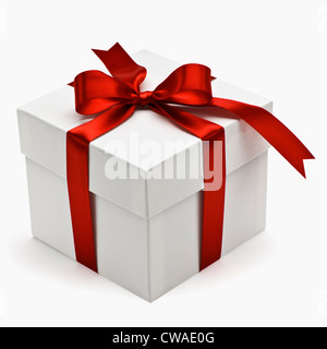 Boîte-cadeau avec ruban rouge