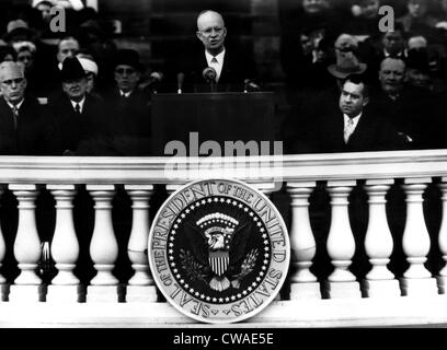 Le président Dwight D. Eisenhower (c) livre son deuxième mandat adresse inaugurale dans le capital Plaza, Washington DC. Janvier 21,1957. Banque D'Images