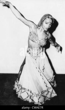 La chanteuse et actrice américaine Eartha Kitt, avant de dîner avec le Premier Ministre Jawaharlal Nehru, New Delhi, Inde, 1955.. Banque D'Images