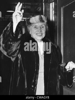 Helen Keller, lors d'un dîner-réception en son honneur, New York, 12 janvier 1954.. Avec la permission de la CSU : Archives / Everett Collection Banque D'Images