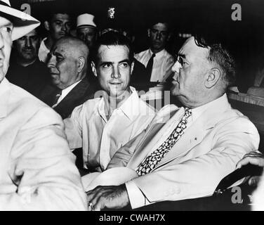 Gouverneur Frank Merriam, Howard Hughes et le maire Frank L. Shaw font leur chemin à travers les rues bondées lors d'une réception en los Banque D'Images