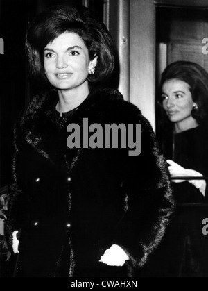 Jacqueline Kennedy et sa soeur Lee Radziwell dans NY, 2/63. Avec la permission de la CSU : Archives / Everett Collection Banque D'Images