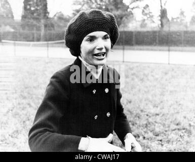 Jacqueline Kennedy Onassis au motif de Turville Grange, Royaume-Uni, le 17 novembre 1968.. Avec la permission des Archives / CSU : Banque D'Images