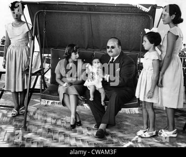 La princesse Ferial, Reine Narriman, le Prince Ahmed Fouad, l'ancien roi Farouk d'Égypte (en exil), La Princesse Fadia, La Princesse Fawzia, Banque D'Images