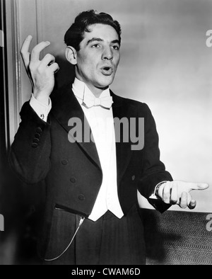 Leonard Bernstein (1918-1990), compositeur et chef d'orchestre, 1956. Avec la permission de la CSU : Archives / Everett Collection Banque D'Images