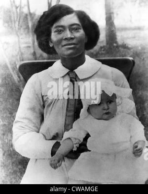 Lady Bird Johnson, (nom de naissance Claudia Alta Taylor) et l'infirmière qui lui a donné le surnom. ca 1912. Avec la permission de : CSU Banque D'Images