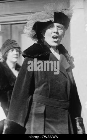 Première Dame Florence Harding (1860-1924), répondant à la question d'un journaliste. Elle était un être intelligent, ambitieux, énergique et Premier Banque D'Images