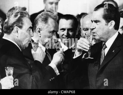 Général soviétique Leonid Brejnev, le Premier ministre soviétique Alexeï Kossyguine, le président américain Richard Nixon, le grillage de la signature du traité Banque D'Images