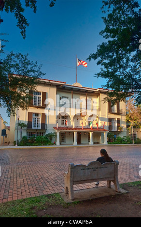 La Posada Hotel, ancien vieux Laredo High School (1917), style colonial revival espagnol, Plaza de San Agustin, Laredo, Texas, États-Unis Banque D'Images