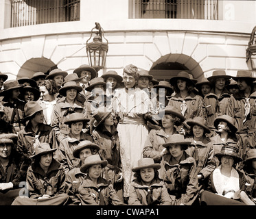 Florence Harding (1860-1924), rencontre avec un groupe d'éclaireuses à la Maison Blanche. Le 22 avril 1922. Banque D'Images