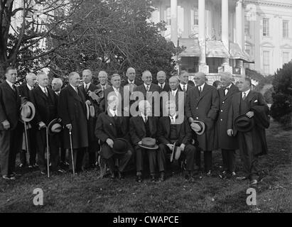 Andrew Mellon (1855-1937), secrétaire au Trésor (assis, au centre) avec le Conseil consultatif de la Réserve Fédérale sous peu Banque D'Images