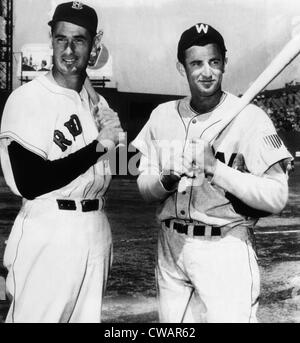 Haut Sluggers. Ted Williams des Boston Red Sox et Mickey Vernon des Sénateurs à Washington, Fenway Park, Boston, MA. Avril Banque D'Images