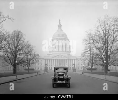 Ford Motor Company's Voiture de luxe, la Lincoln, au Capitole à Washington, D.C. Ca. 1925. Banque D'Images