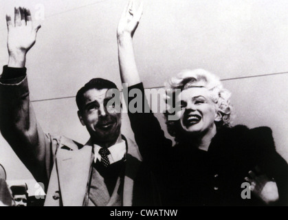 Joe DiMaggio, Marilyn Monroe de retour de leur lune de miel, 1954. Avec la permission de la CSU : Archives / Everett Collection Banque D'Images